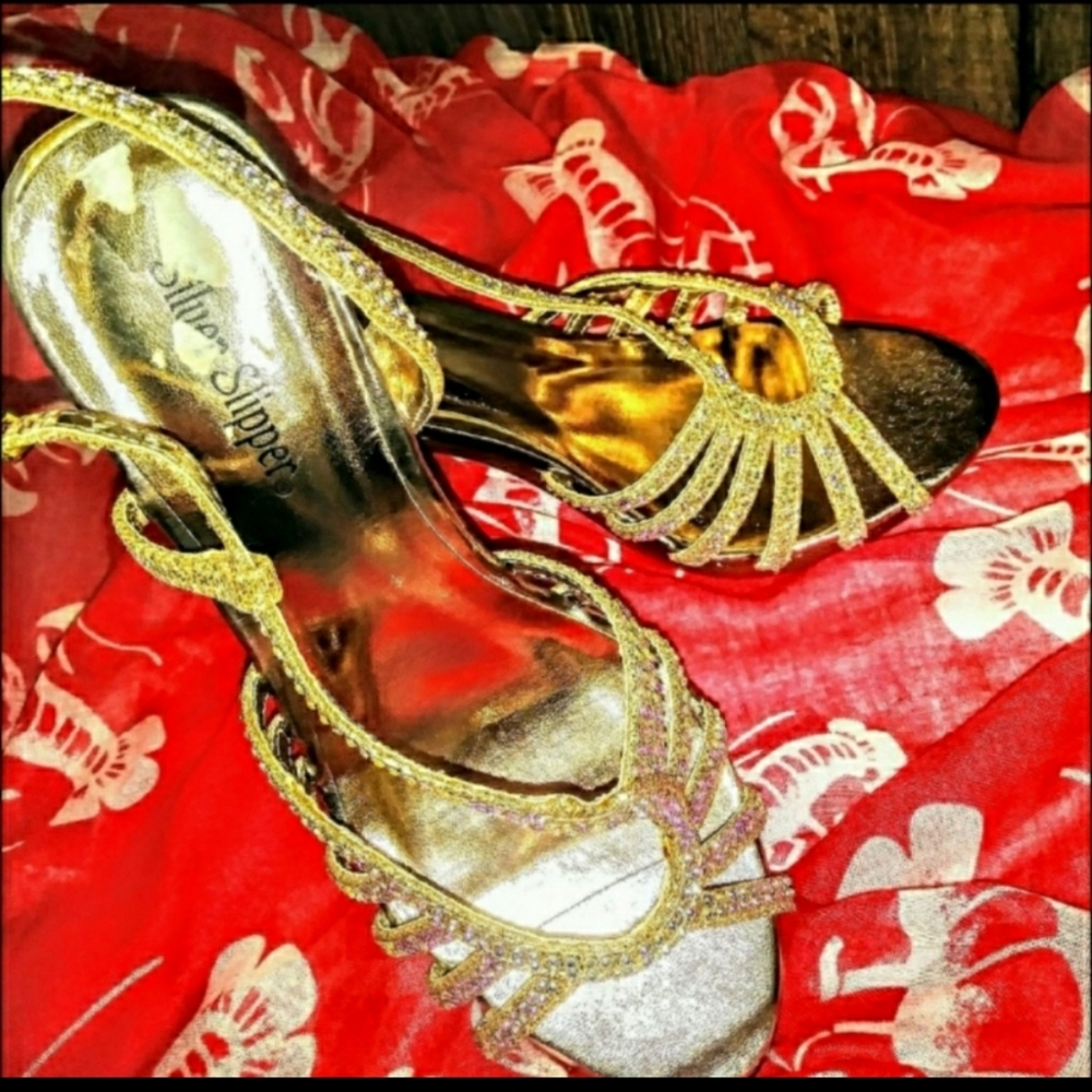 Silver Slipper Heels Size 8 Sling Back Crystal EUC - Picture 7 of 11